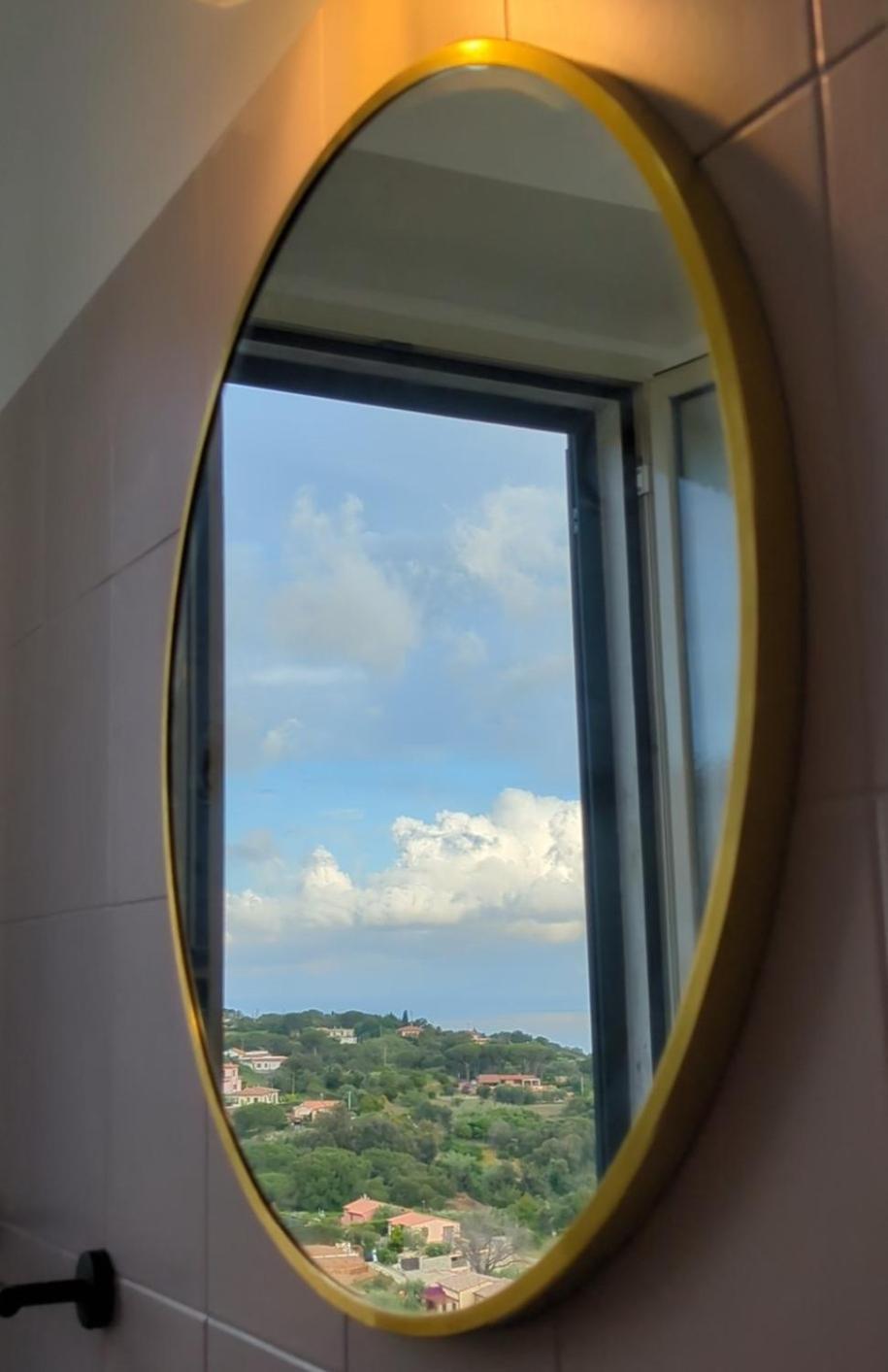 Casa Maddi Casa Vacanze Con Vista Mare Vicinissima Al Centro Каполивери Екстериор снимка